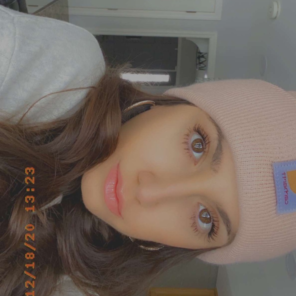 Meet your Posher, Alexis